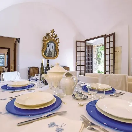 2 Bedroom Beautiful In Prázdninový dům *