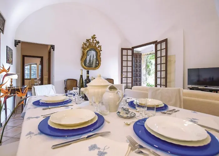 2 Bedroom Beautiful In Prázdninový dům *